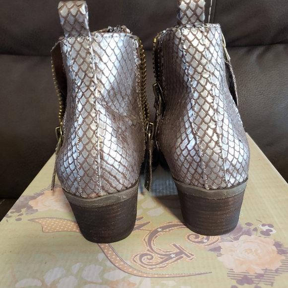 Very G Boots/Booties - Picture 4 of 6